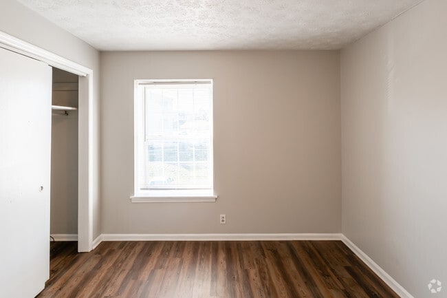 3BR, 1.5BA - 950 SF