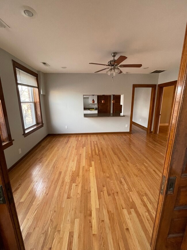 Photo - 2863 W Fullerton Ave Unidad 2A