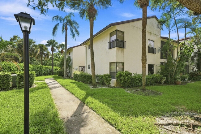Building Photo - 2581 Carambola Cir N Unit 1868