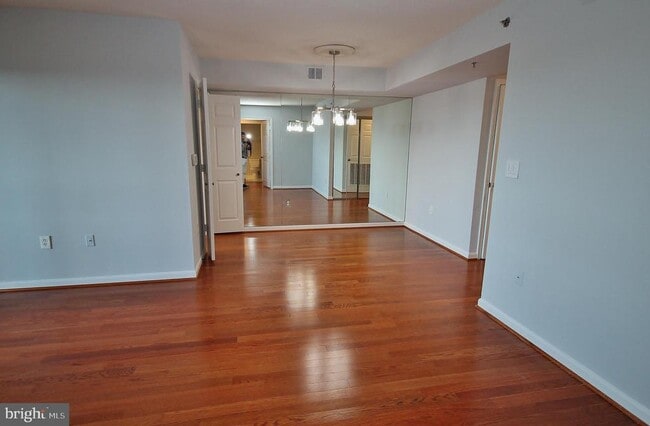 Photo - 2151 Jamieson Ave Unit 2011