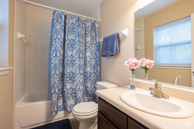 2BR, 2BA - 1,227SF - Bathroom 2 - Aurum