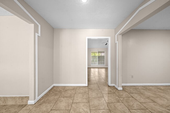 Photo - 11111 Longcommon Dr