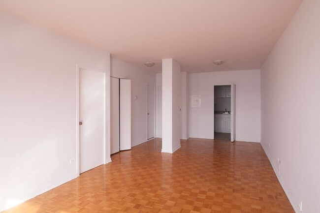 Photo - 2400 Av. Van Horne Unit 407