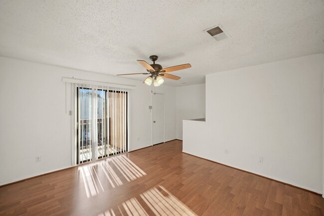 Building Photo - 3987 Tanglewilde St Unit 3987 Rental