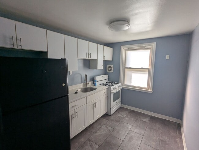 Building Photo - 3242 Guilford St Unit 1