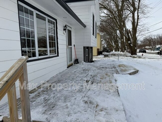 Photo - 205 2nd St NW