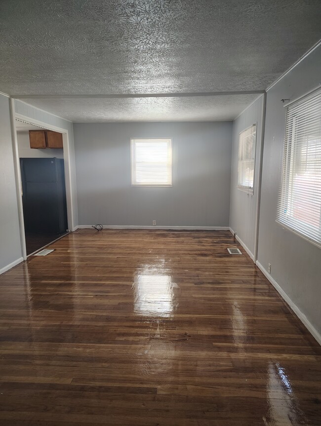 Photo - 1936 Shaftesbury Rd