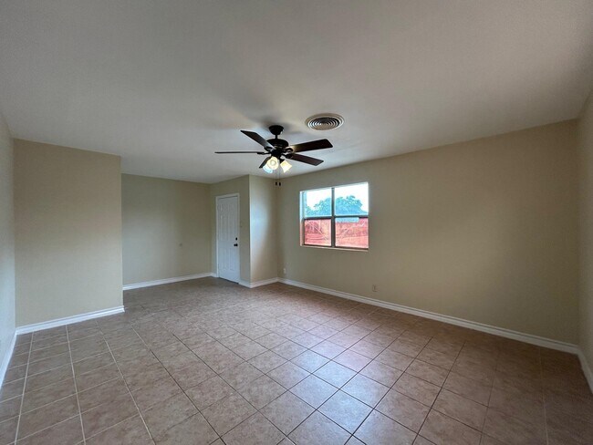 Photo - 1006 Laurel Dr