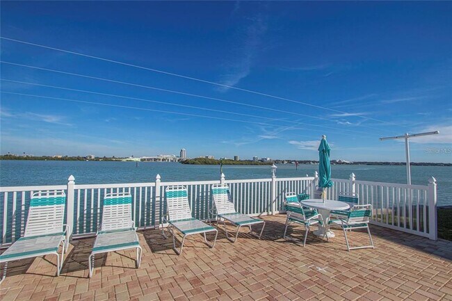 Building Photo - 895 S Gulfview Blvd Unit 303 Rental