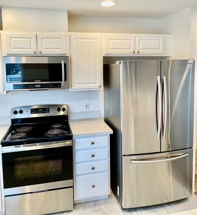 Photo - 2 Bed / 1 bath townhome at Summerhill Village in Issaquah $2,995/mo