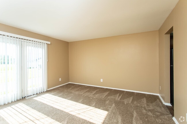 2BR, 1BA - 1,010 SF