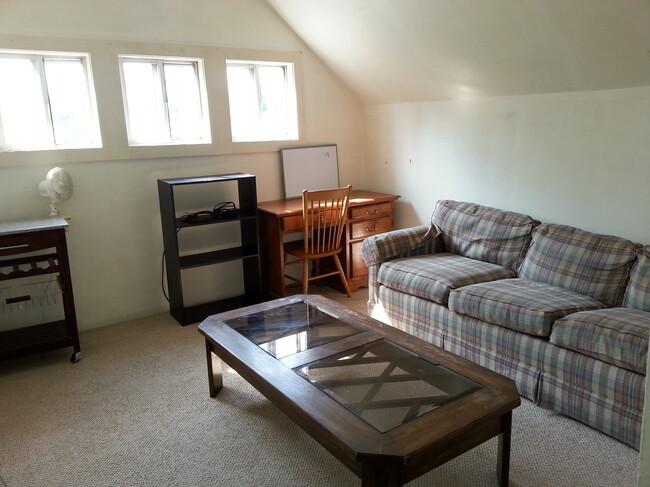 Building Photo - 2479 E 124th St Unit 3rd Rental