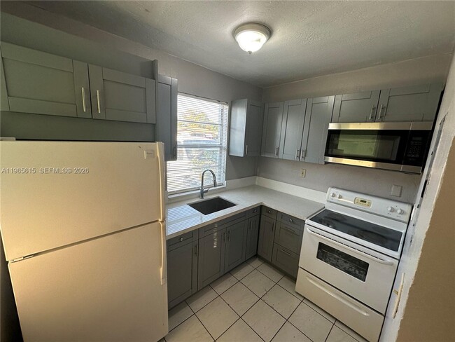 Photo - 4210 SW 25th St Unidad 1