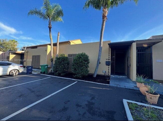 Building Photo - 16022 Kilmarnock Dr