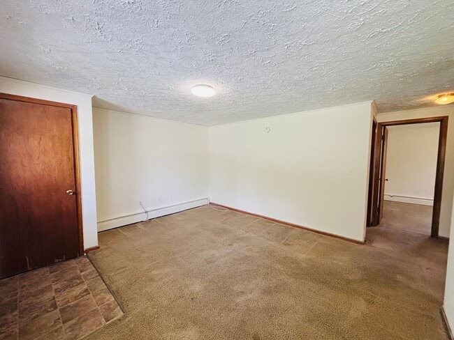 Photo - 208 Broce Dr Unit 4