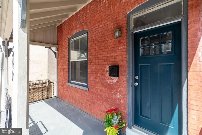 Building Photo - 549 Spruce St