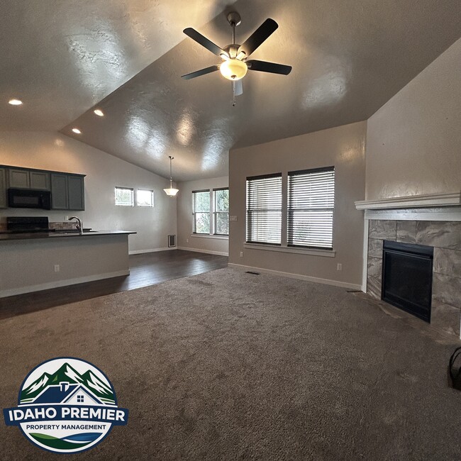 Photo - 1875 W Deserthawk Dr