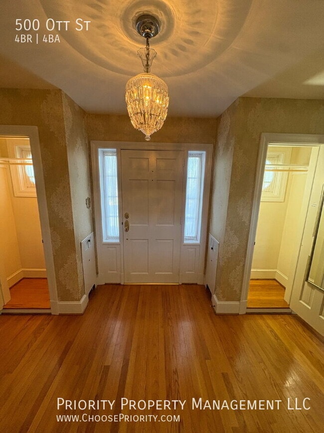Photo - 500 Ott St