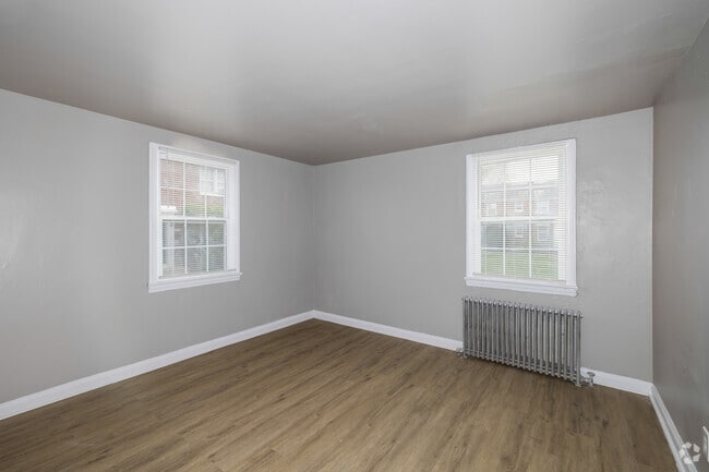 2BR, 1BA - 629SF - Primary Bedroom