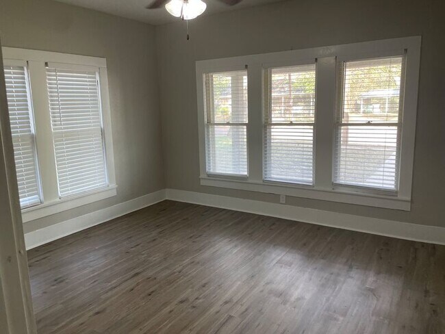 Photo - Updated 3 bedroom 2 bath EASY walk to campus!