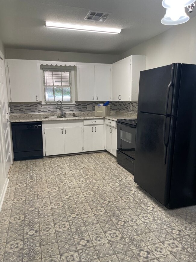 Photo - 3 Bedroom House Within Walking Distance of SFA