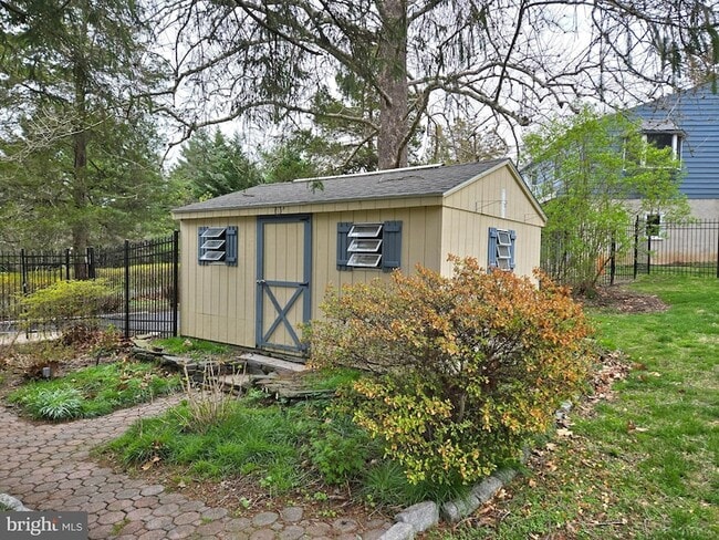 242 S Sugan Rd
