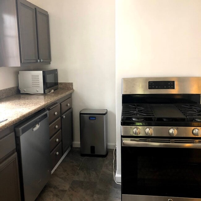 412 N Orange Grove Ave Unit 412
