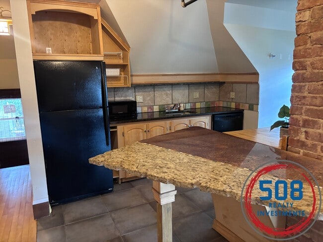 Photo - 667 Southbridge St Unit 3