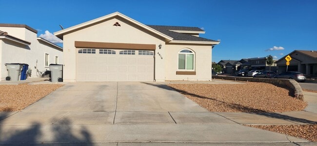 Building Photo - Stunning 4 bedroom, 2 bath home in East El Paso!