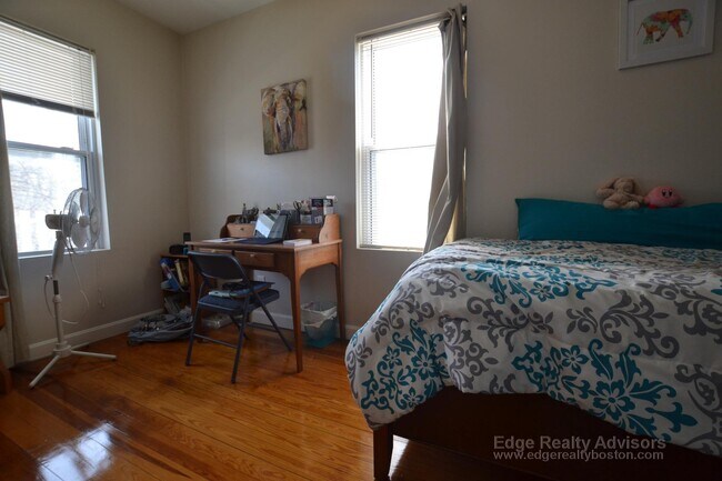 Photo - 15 Litchfield St Unit 2