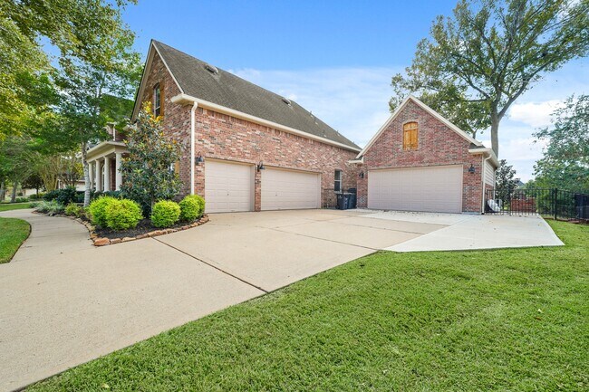 Photo - 4703 Oxbow Cir W