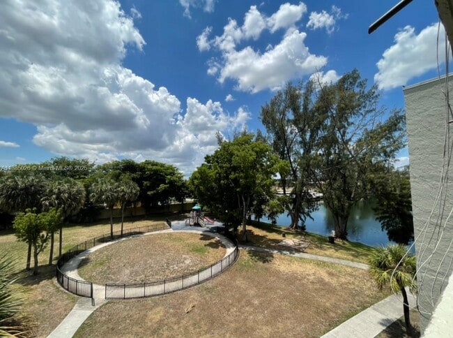 Photo - 10000 NW 80th Ct Unidad 2424