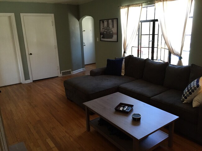 Living Room - 170 N. Rose Blvd Unit Apt. #3