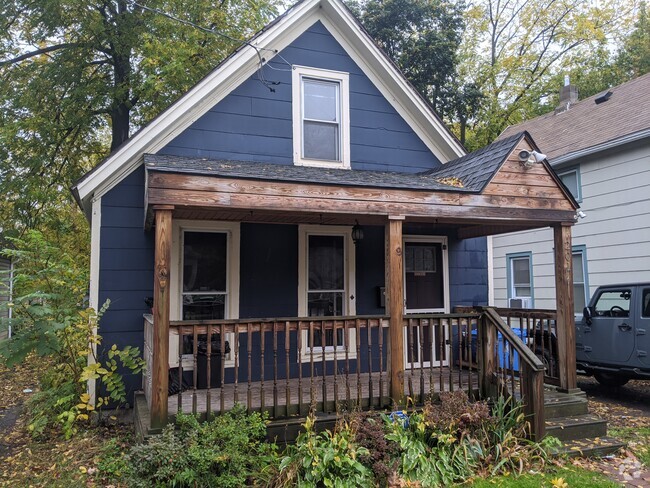 Building Photo - 201 Cottage St Rental