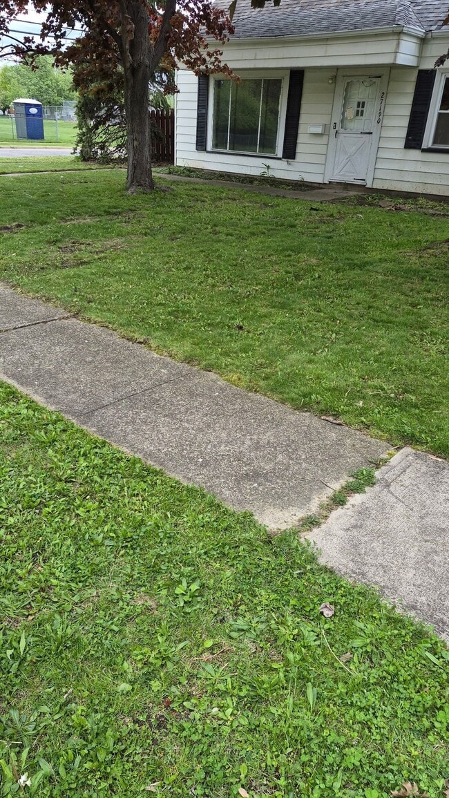 Photo - 27190 Zeman Ave