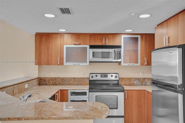 Building Photo - 201 Golden Isles Dr Unit 507 Rental