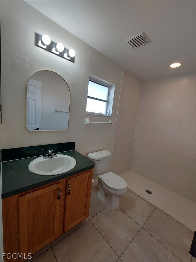 Photo - 611 SE 5th St