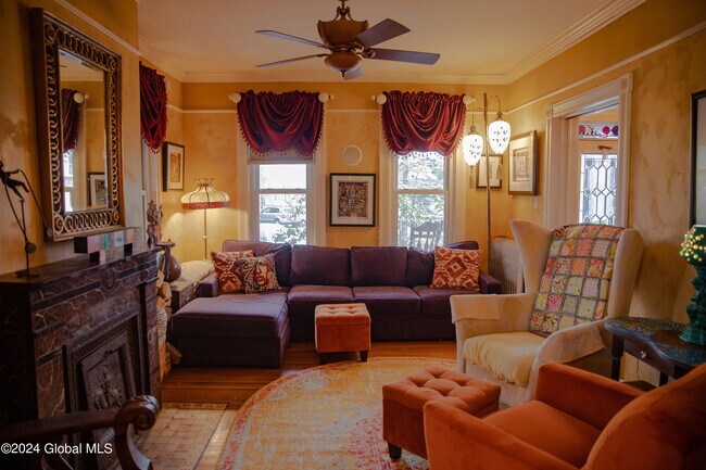 Photo - 4 Round Lake Rd