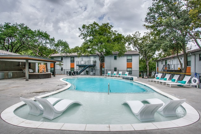 Photo - Zeke Apartments