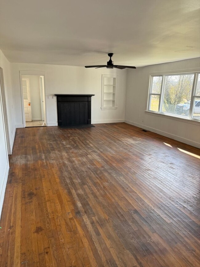 Photo - 3 Bed/2 Bath House with LARGE Front and Back Yard