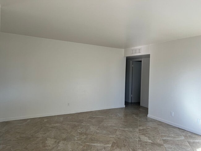 Photo - 2700 Hemlock Ave