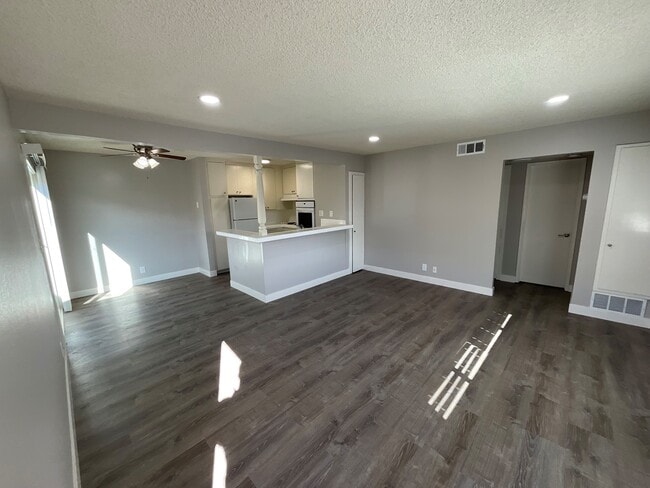 Photo - Lawrence Arms Apartments