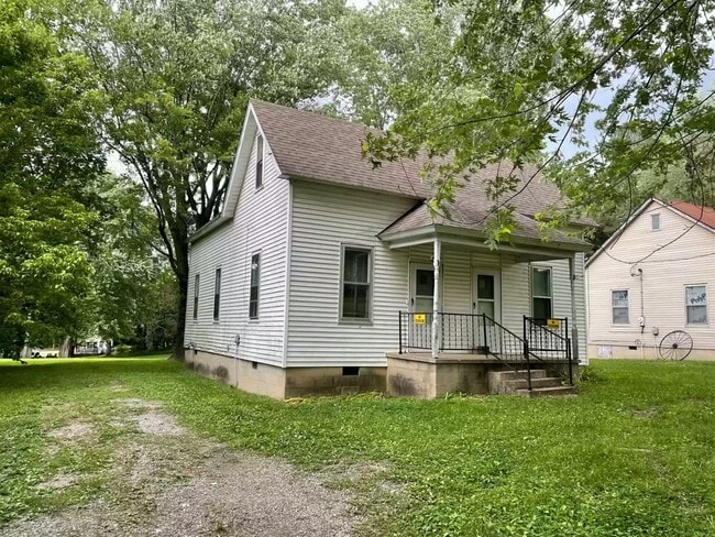 223 Clara St