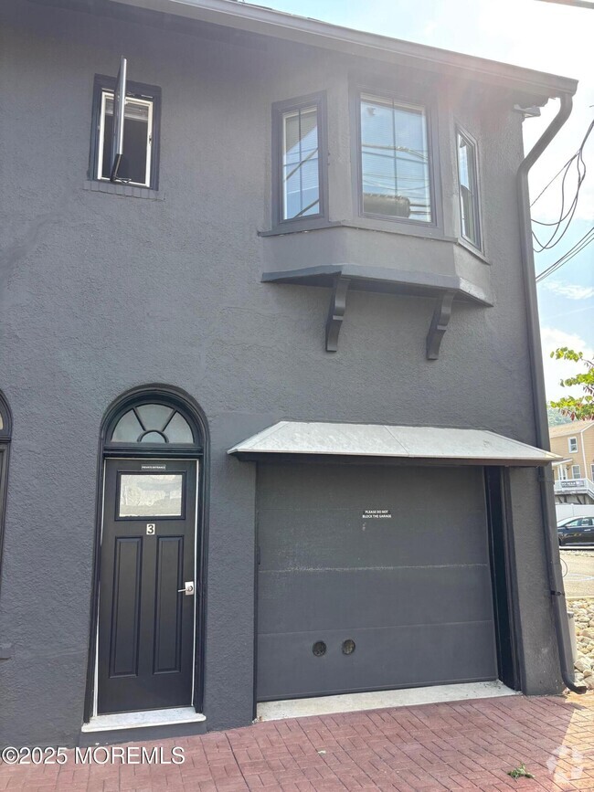 Building Photo - 165 Bay Ave Unit 3 Rental