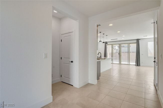 Photo - 1305 Azure Jay Ave