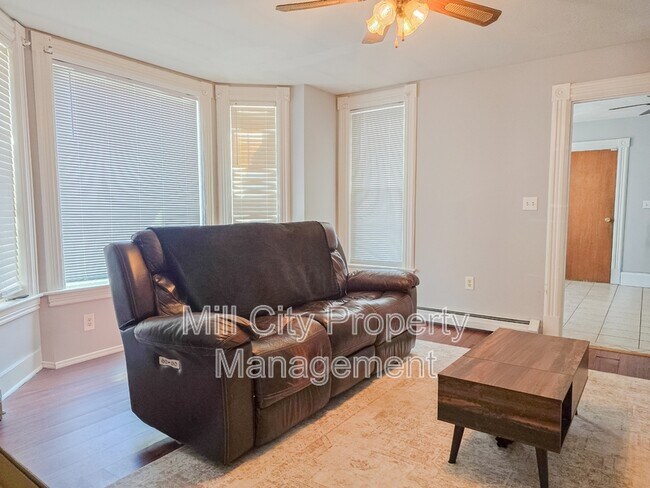 Photo - 463 Lake Ave