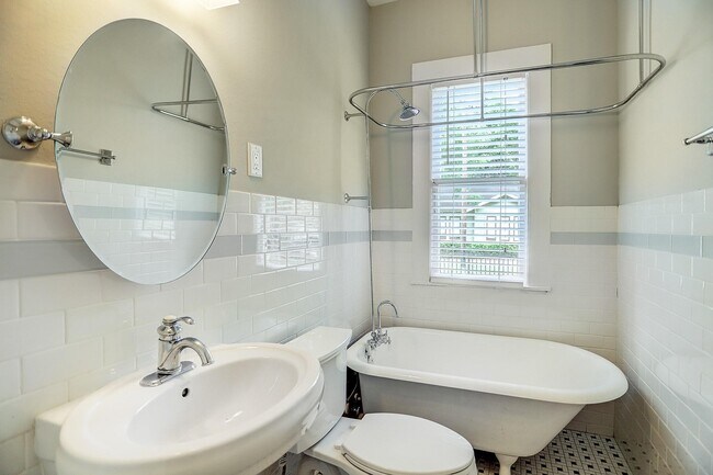 Photo - 1021 Louise St