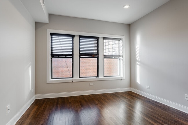 Photo - 527 W Barry Ave Unit 3N