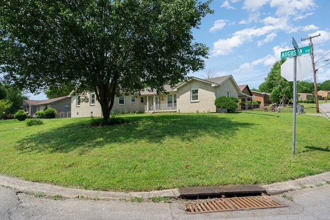 Photo - Updated Nashville Ranch for Rent!
