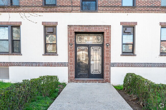 Entrance Photo - 160-04 Sanford Ave